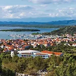 Nice Apartment In Betina With Wifi